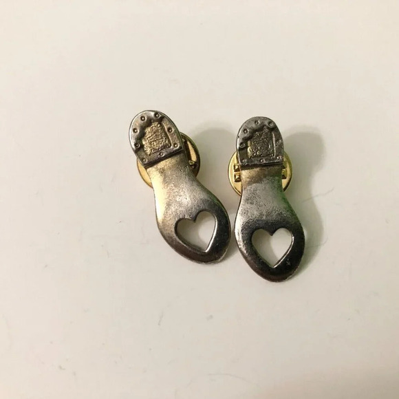 Vintage Shoe Sole Feet Pins 1  Inch Size - Picture 2 of 11